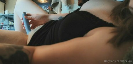 beelou étoile nue des photos