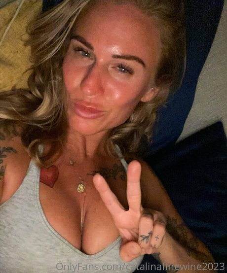 catalinafinewine2023 modelo de alta calidad imagen