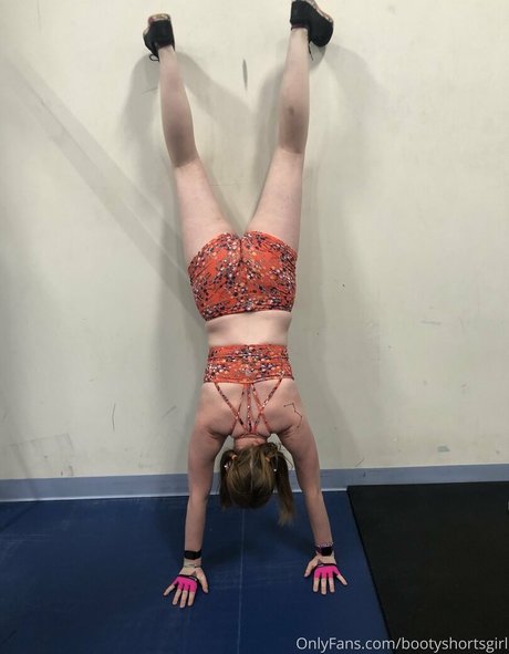 bootyshortsgirl belle actrice image