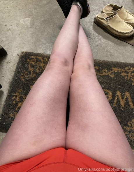 bootyshortsgirl modèle gratuit image