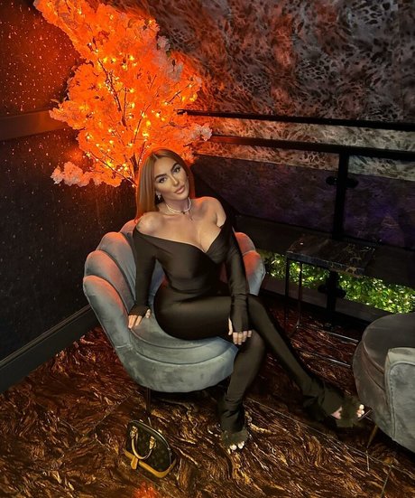 Danielle Tilly Wright model high quality img