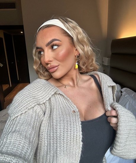 Danielle Tilly Wright pretty star image