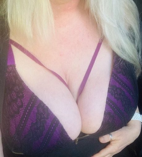 uniquilyyours estrella porno de alta calidad fotos