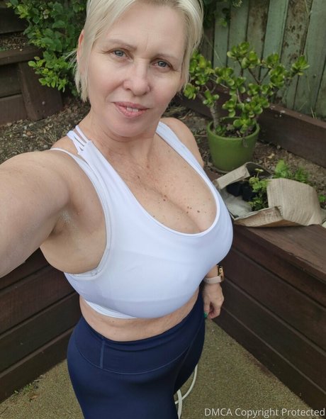 sexymatureaussielady modèle joli image