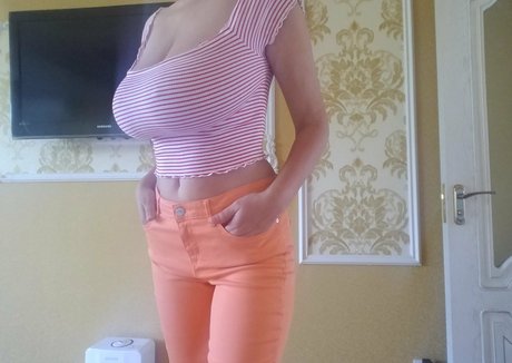 girlwithhugeboobs actriz galería