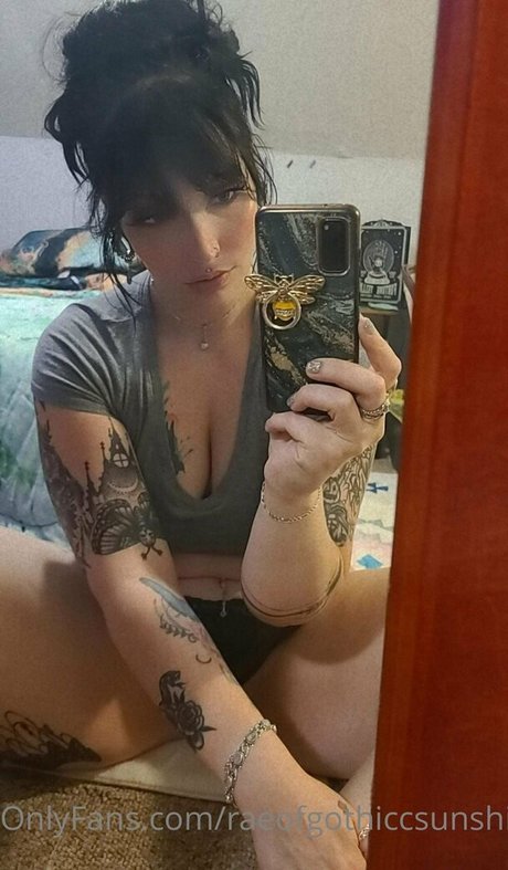 raeofgothiccsunshine model exclusive pictures