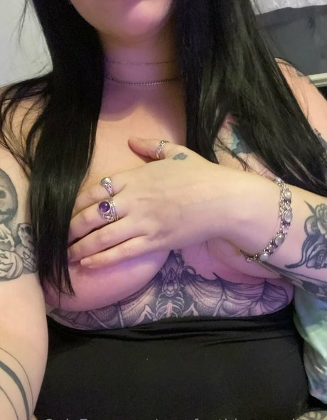 raeofgothiccsunshine model beautiful pic