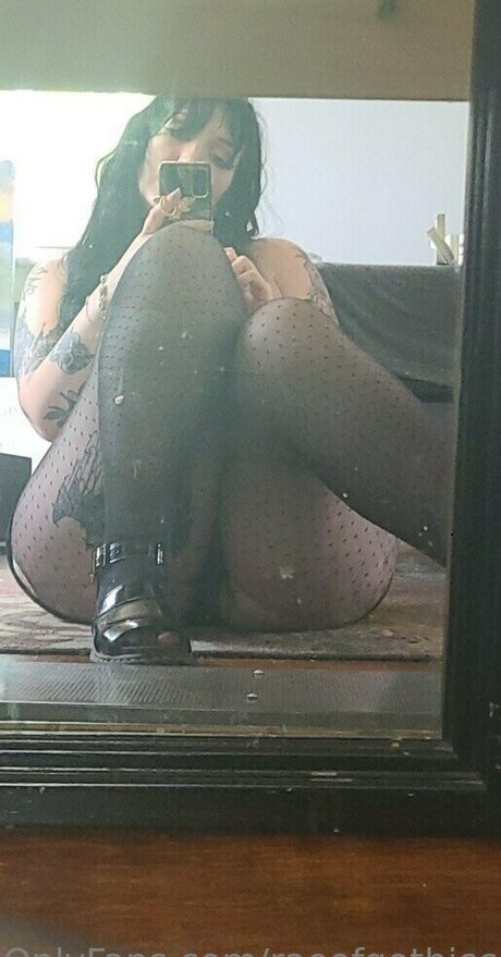 raeofgothiccsunshine nude model image