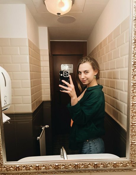 margo leevony Miniature