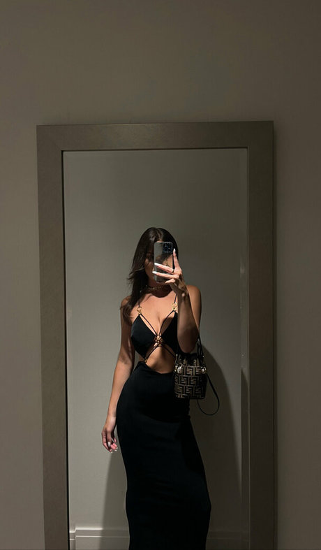 niikkirose bonita actriz galerías