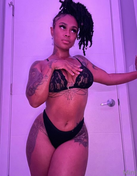 therealbombshell mint modèle xxx images