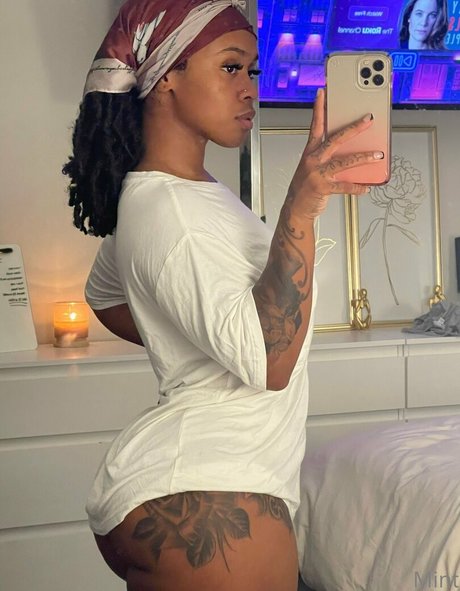 therealbombshell mint modelo adulto foto