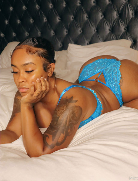 therealbombshell mint modelo hermosa imágenes