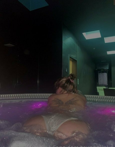 tsunaminka estrella porno hd imagen