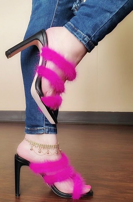 lilmissnaaya étoile xxx des photos