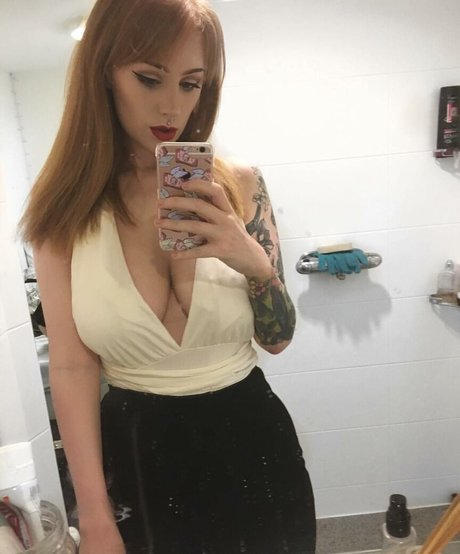 Hollie Rutter model sexy img
