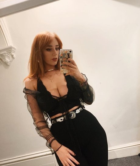 Hollie Rutter estrella atractiva imágenes