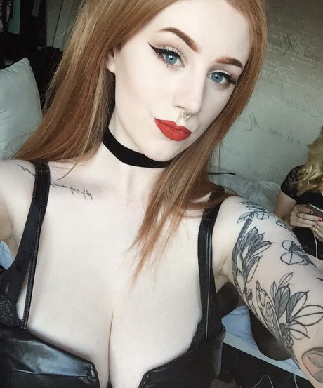 Hollie Rutter modèle porno image