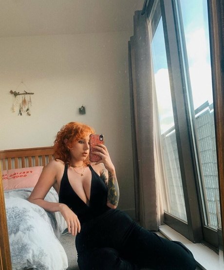 Hollie Rutter nudes model archive