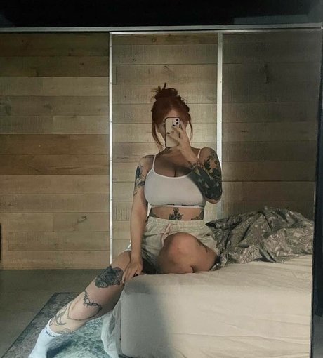 Hollie Rutter sexy star photos
