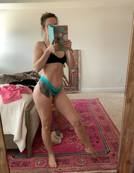 beautiful feet onlyfans free naked gallery