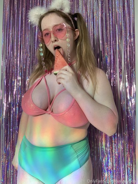 Haileeybear estrella atractiva archivo