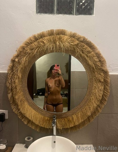 Maddie Neville étoile sympa photo