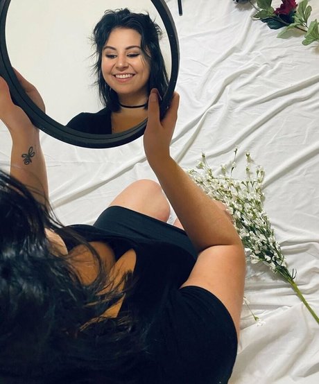 Caroline Casbon modelo adulto foto