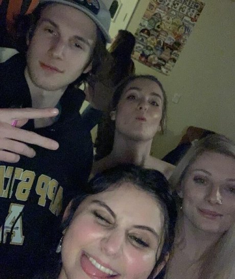 Caroline Casbon haut étoile photos