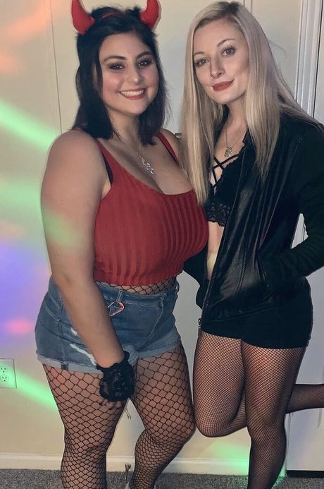 Caroline Casbon nus de stars du porno image