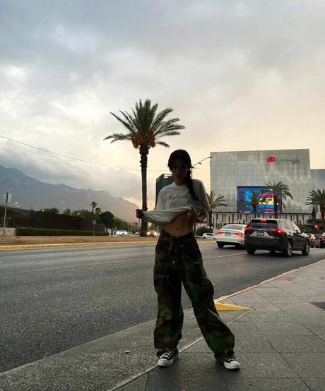 tiny pretty j nus de stars du porno galeries