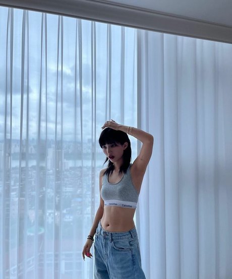tiny pretty j model nudes photos
