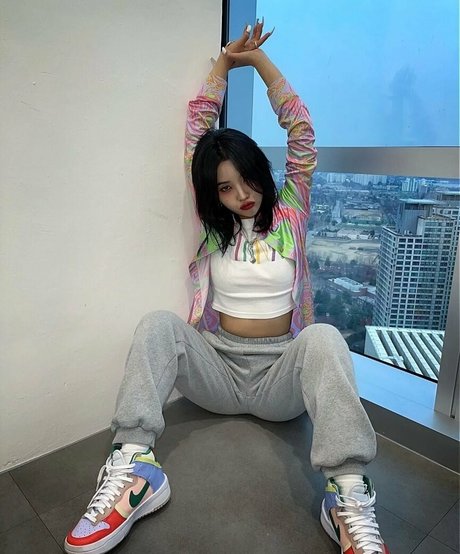 tiny pretty j xxx model image