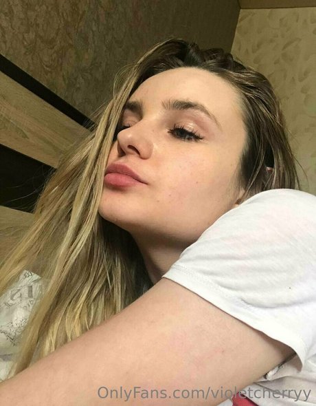 violetcherryy modèle érotique img