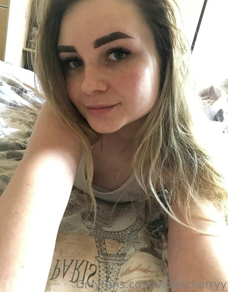 violetcherryy star érotique des photos