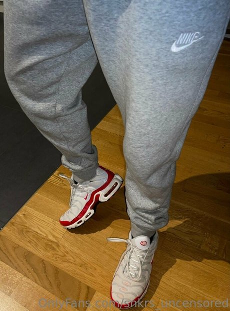 snkrs uncensored modèle exclusif des photos