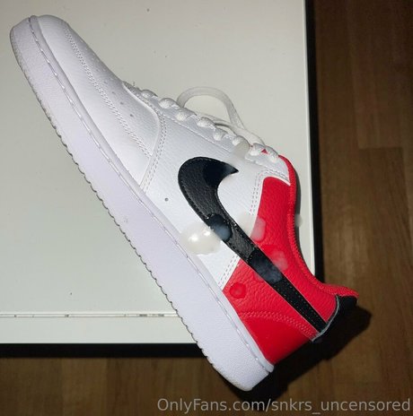 snkrs uncensored estrella atractiva galerías