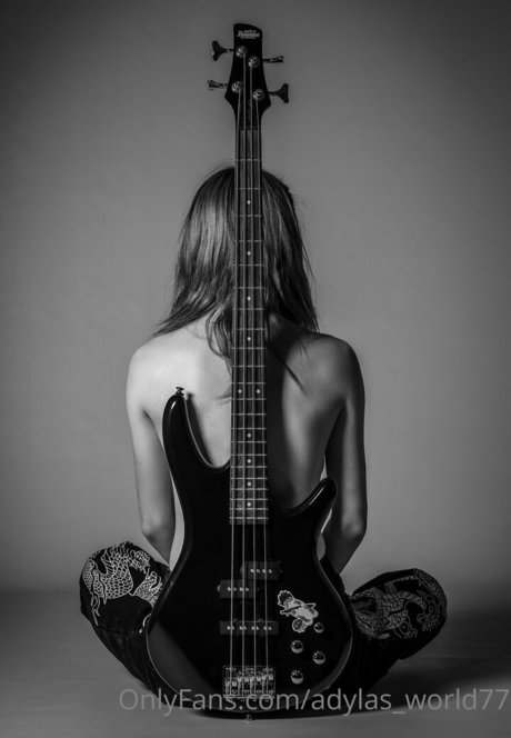 adylasworld modelo superior imagen