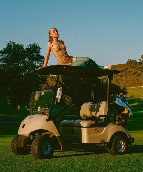 Phoebe Bridgers modèle sexy images