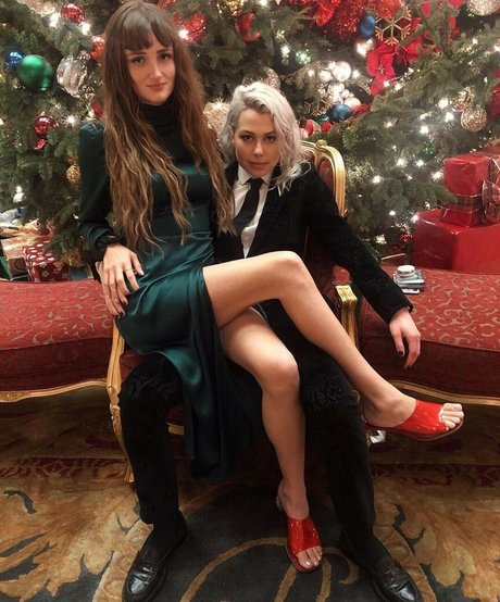 Phoebe Bridgers estrella porno adulto galería