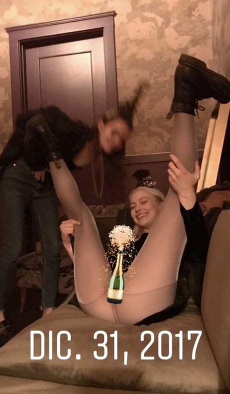 Phoebe Bridgers nus étoiles photos