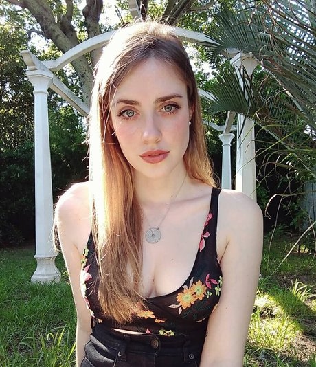 Magui Ansuz modèle érotique photos