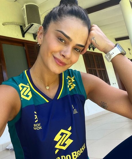 Lara Nobre pretty actress image