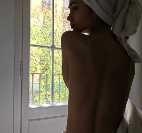 Victoria Bronova modèles nus images