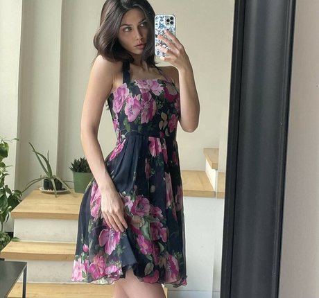 Victoria Bronova modèle chaud galeries