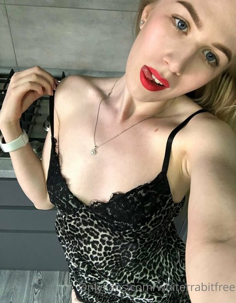 whiterrabitfree modèle magnifique img