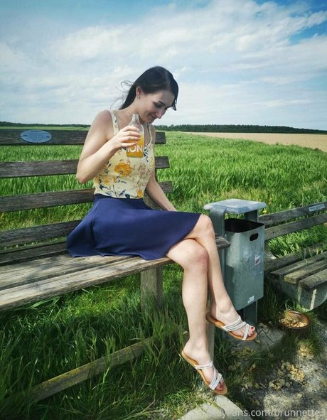 brunnette3 best model gallery