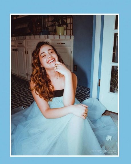 Mary Mouser haut modèle archive