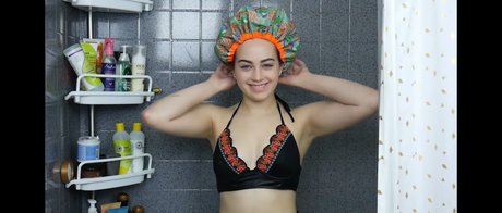 Mary Mouser art modèle galeries