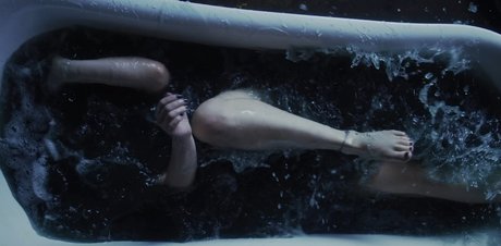 Mary Mouser modelo perfecto foto